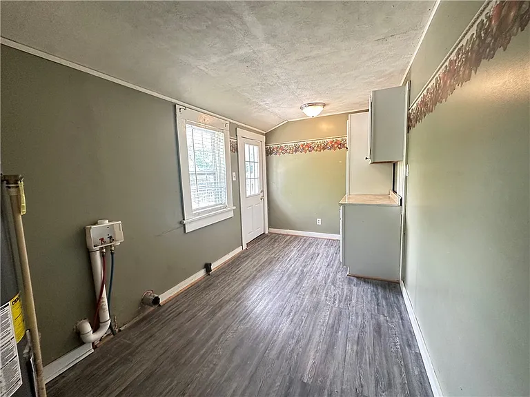 131 Dell Ave — Photo 32