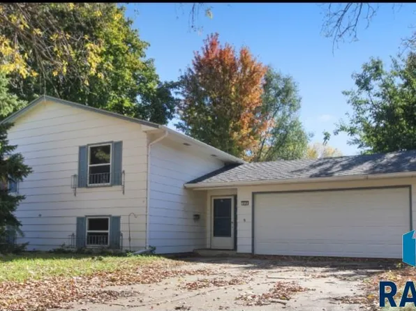 949 Ash St, Vermillion, SD 57069