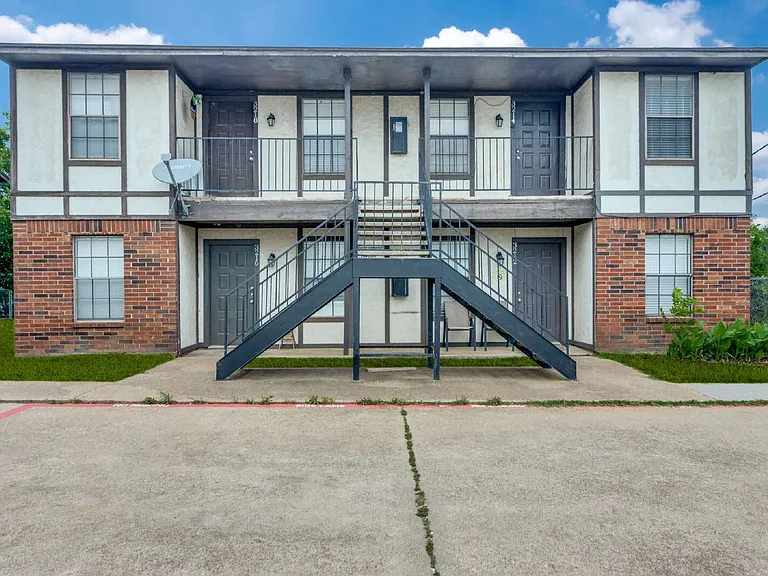 3214 Walton Ave — Photo 12