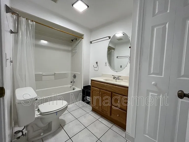 2527 Hartline Dr — Photo 8