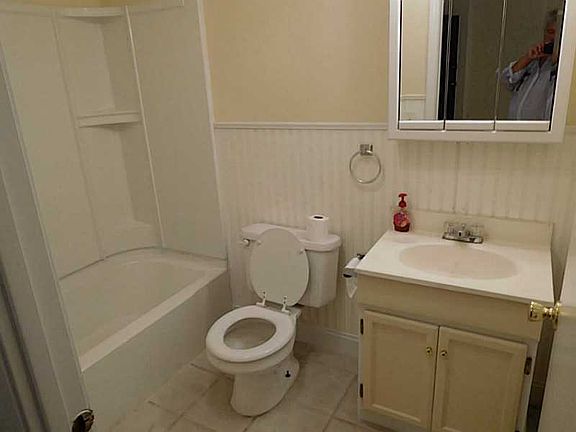 5th image of 79 Ivan St APT 14