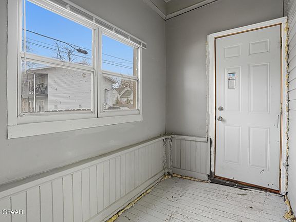 3rd image of 513 3rd Ave S