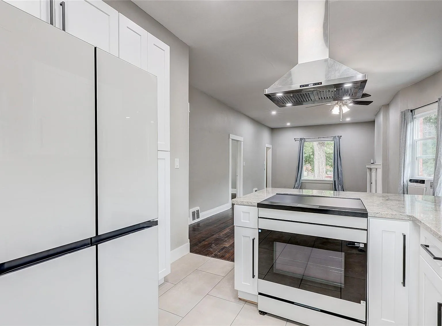 2 bed, 1213 sqft, $2,990 — Photo 3