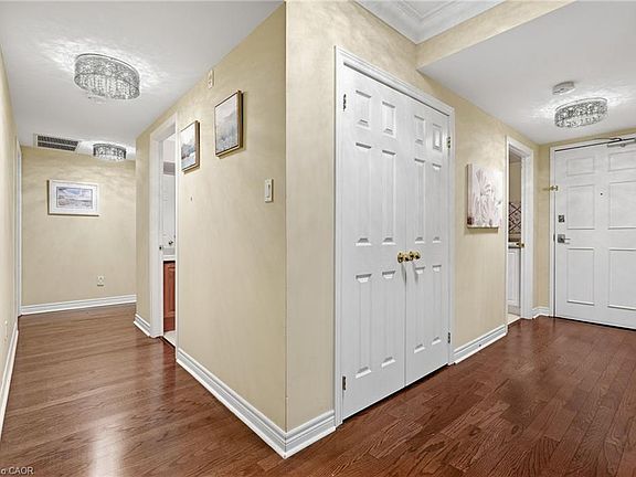 5th image of 390 Upper Middle Rd E #301