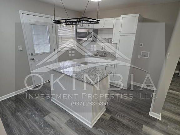 5th image of 4420 Catalina Ave