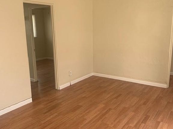 4th image of 3859 37th St