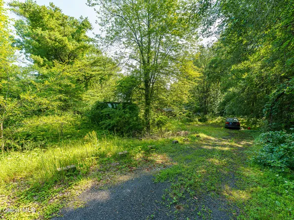 104 Dunsbach Road, Halfmoon, NY 12065
