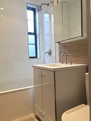 4th image of 244 E 13th St #29