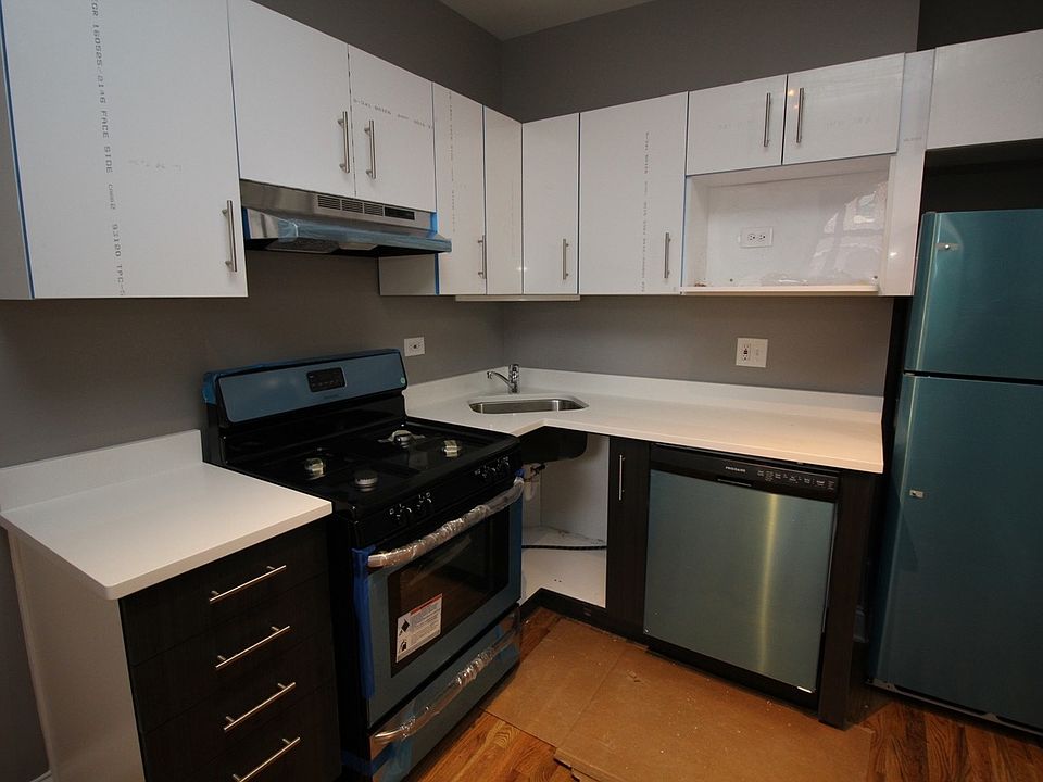 1st image of 627 W Cornelia Ave #2