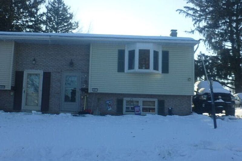 2nd image of 527 Golden St