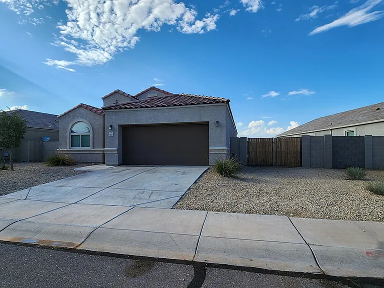 41932 W Manderas Ln — Photo 1