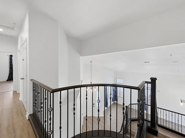 12175 W Chase Ln — Photo 37