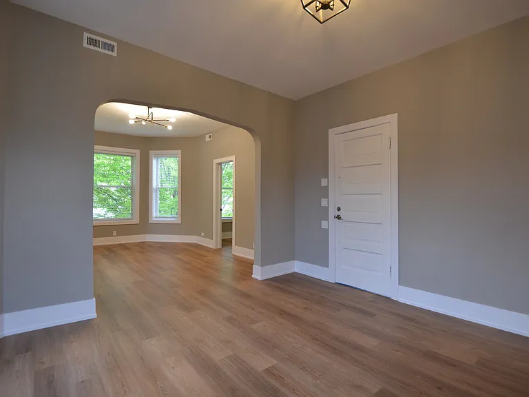4113 N Damen — Photo 9