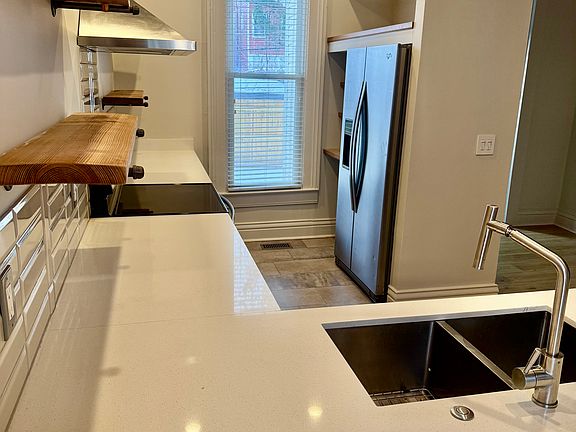 4th image of 1429 Morton Ave #1