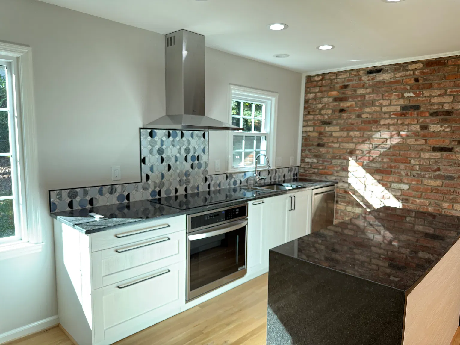 4 bed, 2407 sqft, $4,300 — Photo 3