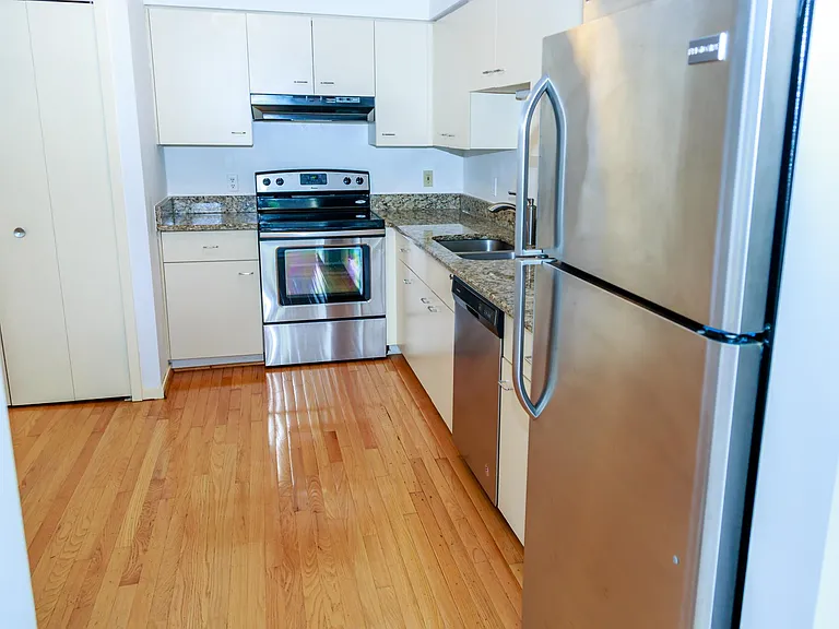 716 Eton Ct — Photo 8