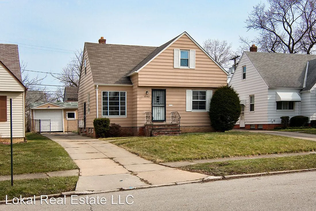 18401 Lewis Dr photo 1