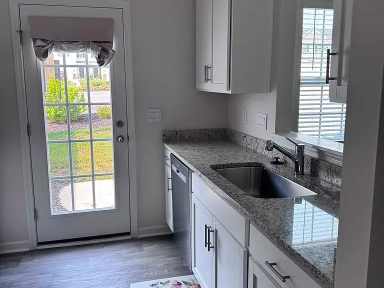 285 Moyer Dr — Photo 4