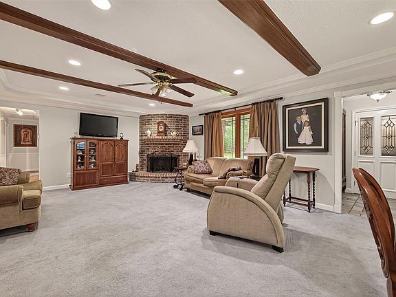 4th image of 2 Magnolia Ln