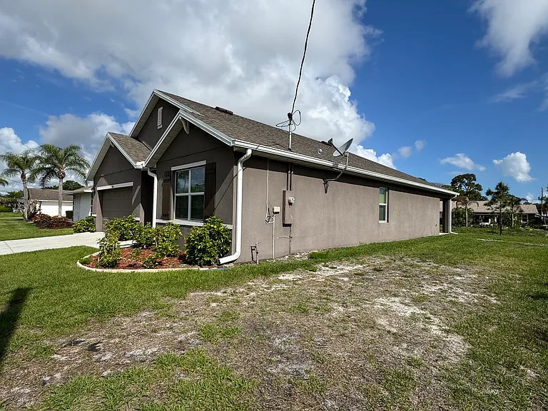 1836 Barber St — Photo 3