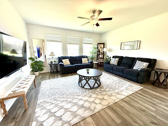 5th image of 1601 Lake Grove Dr