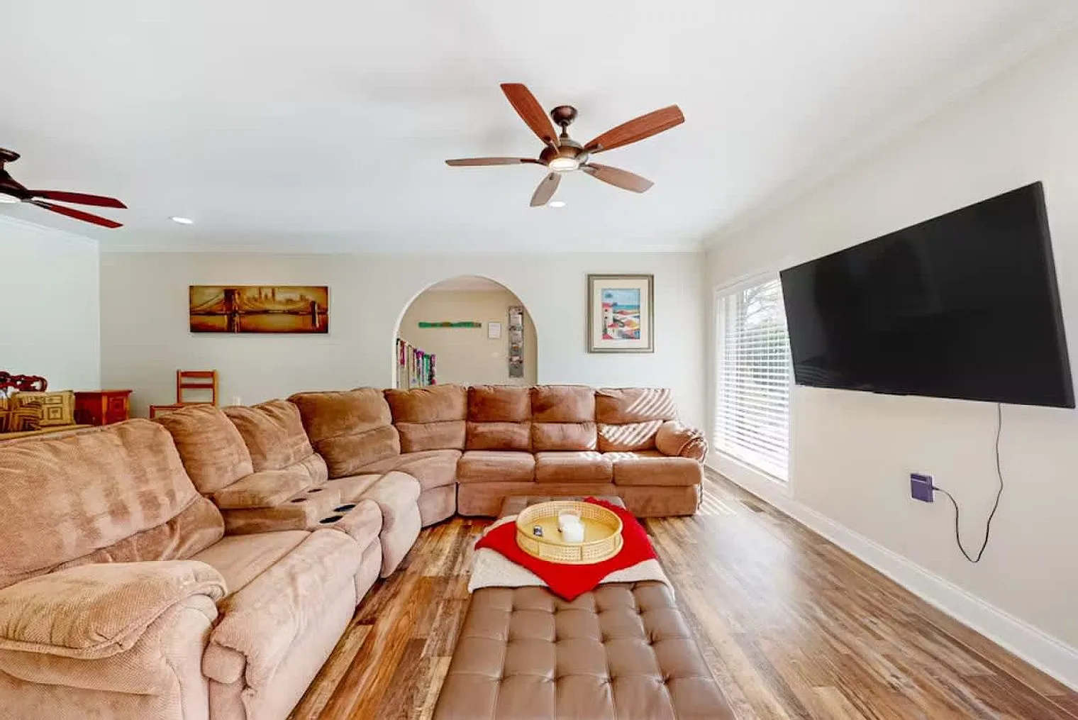 6 bed, 4.0 bath, 3993 sqft, $10,869 — Photo 2