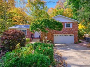 1859 Rolling Hills Rd, Charleston, WV 25314