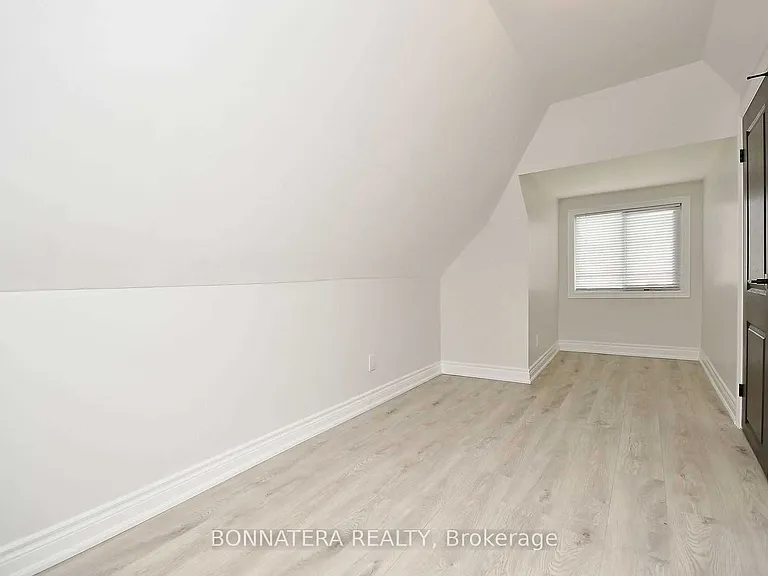 47 Emerald St N #UPPER — Photo 17