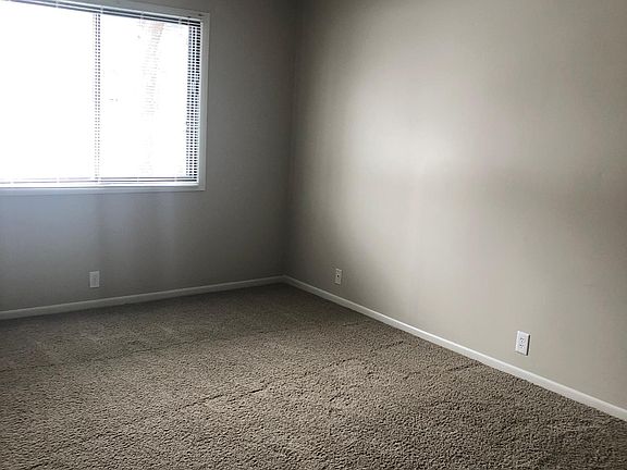 5th image of 609 S 37th St #17