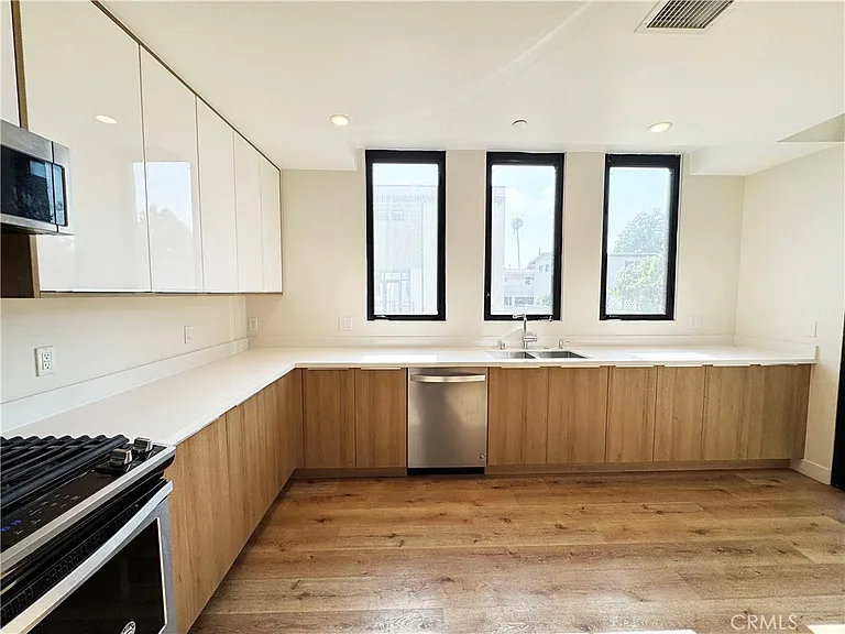 501 N Santa Anita Ave #D — Photo 13