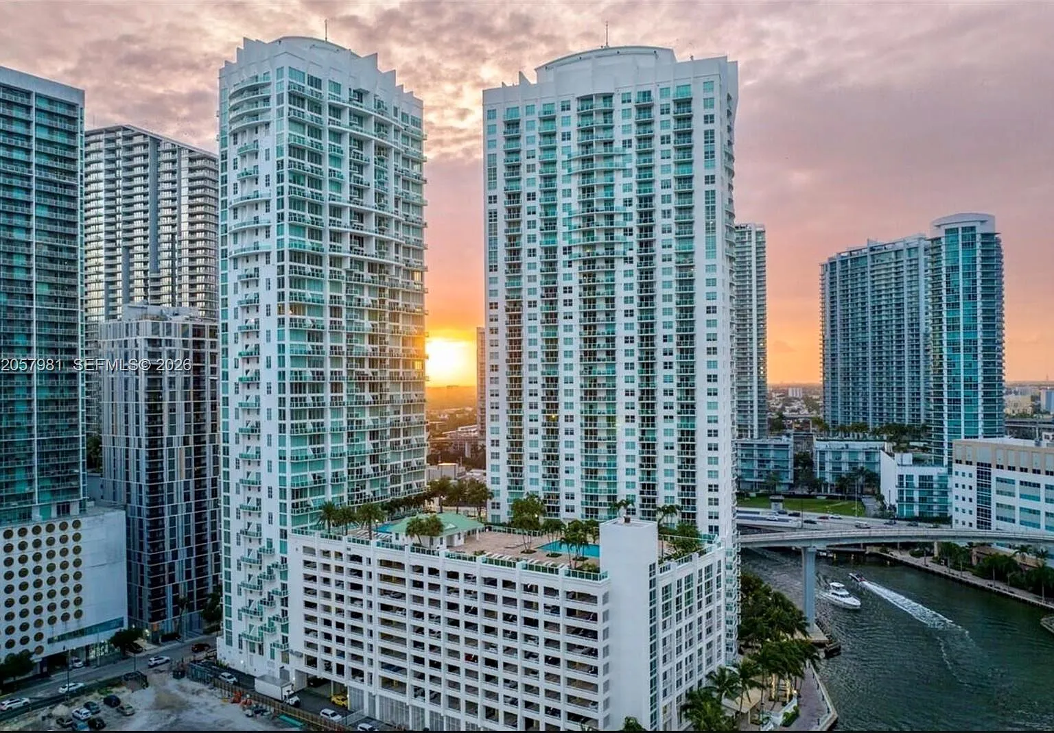 Brickell On The River S T — Photo 1