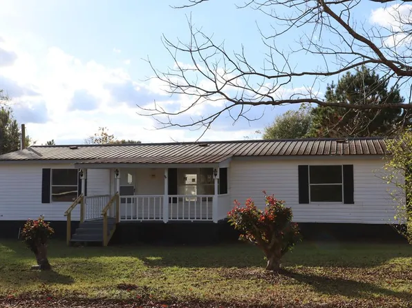 102 S Hall St, Nicholls, GA 31554