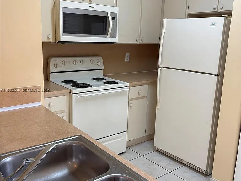7320 NW 114th Ave #202 — Photo 5
