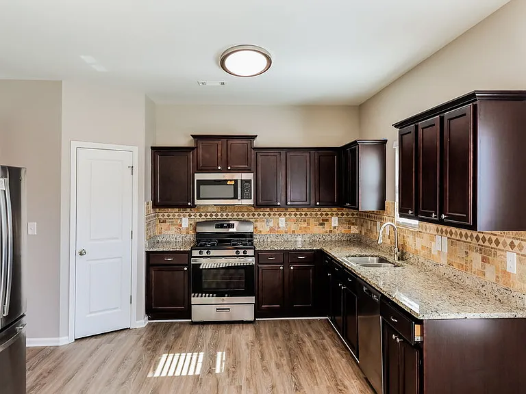 422 Renown Ct — Photo 8