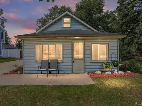 10997 Stark Rd, Livonia, MI 48150