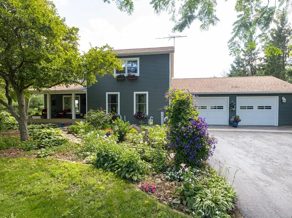 N3813 Mosquito Hill Rd, New London, WI 54961