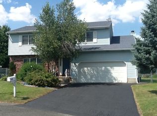 2 Honey B Ct, Rensselaer, NY 12144