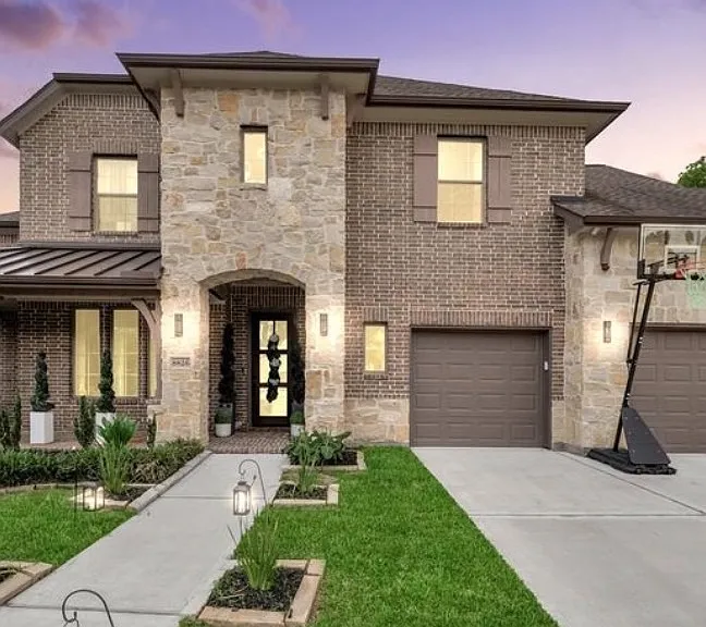 8826 Forest Side Dr — Photo 1
