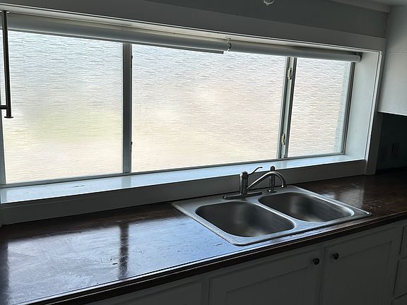 4th image of 138 W Maud Ave #6