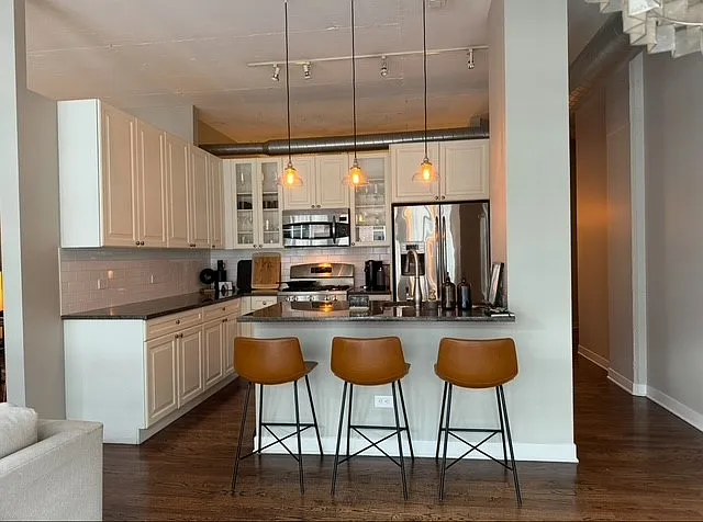 910 W Madison St #702 — Photo 2
