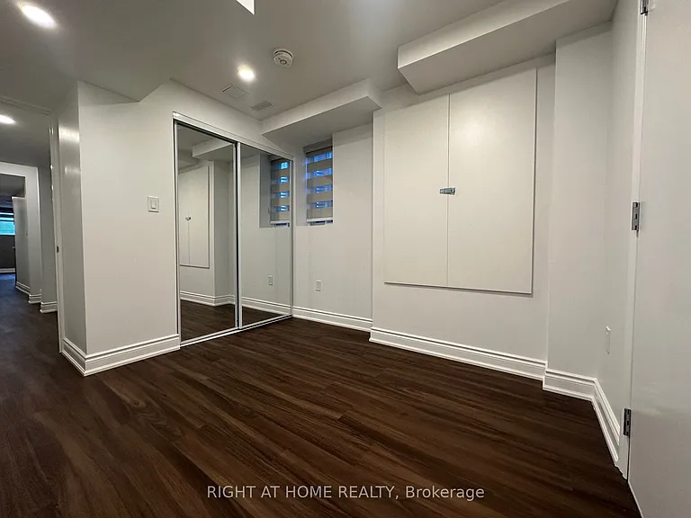 481 Bergamot Ave — Photo 14