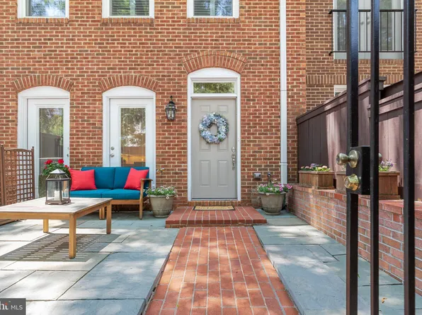 1034 N Randolph St, Arlington, VA 22201