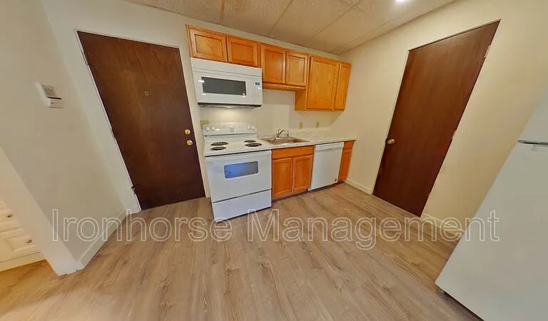 801 W Villard St #33 — Photo 3