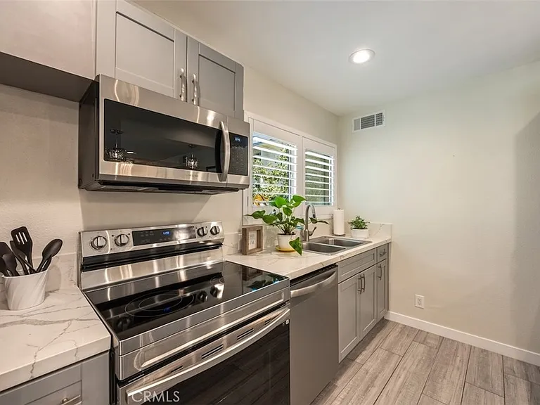 4642 Park Granada — Photo 24
