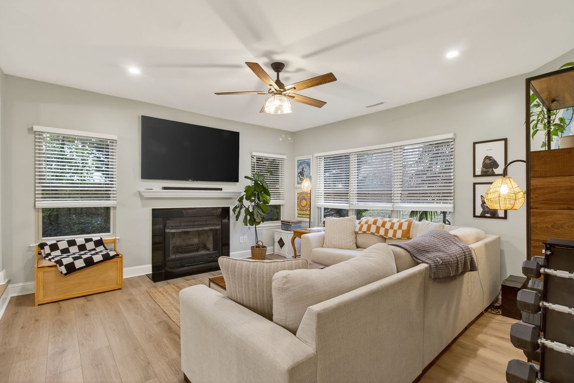 next background image