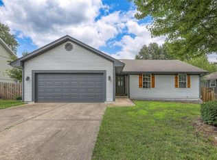 629 NE Adams Dr, Lees Summit, MO 64086