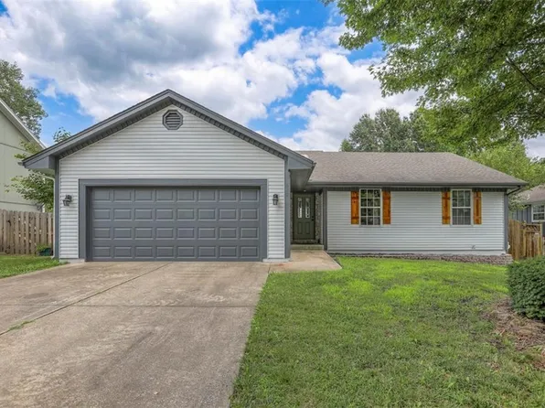 629 NE Adams Dr, Lees Summit, MO 64086