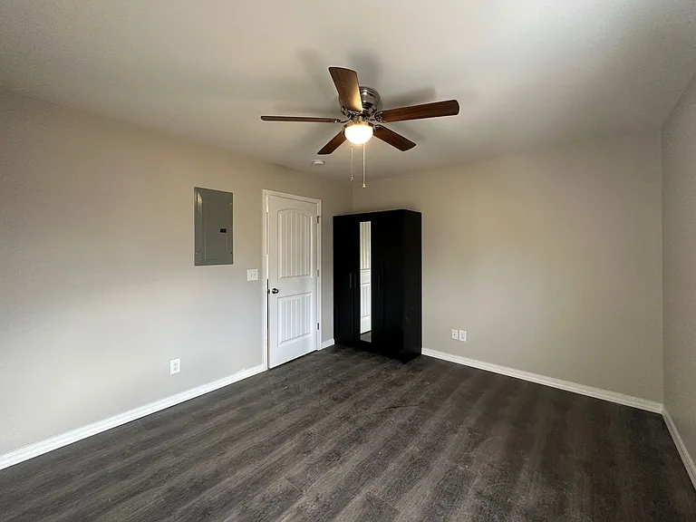 103 King George St #B — Photo 4