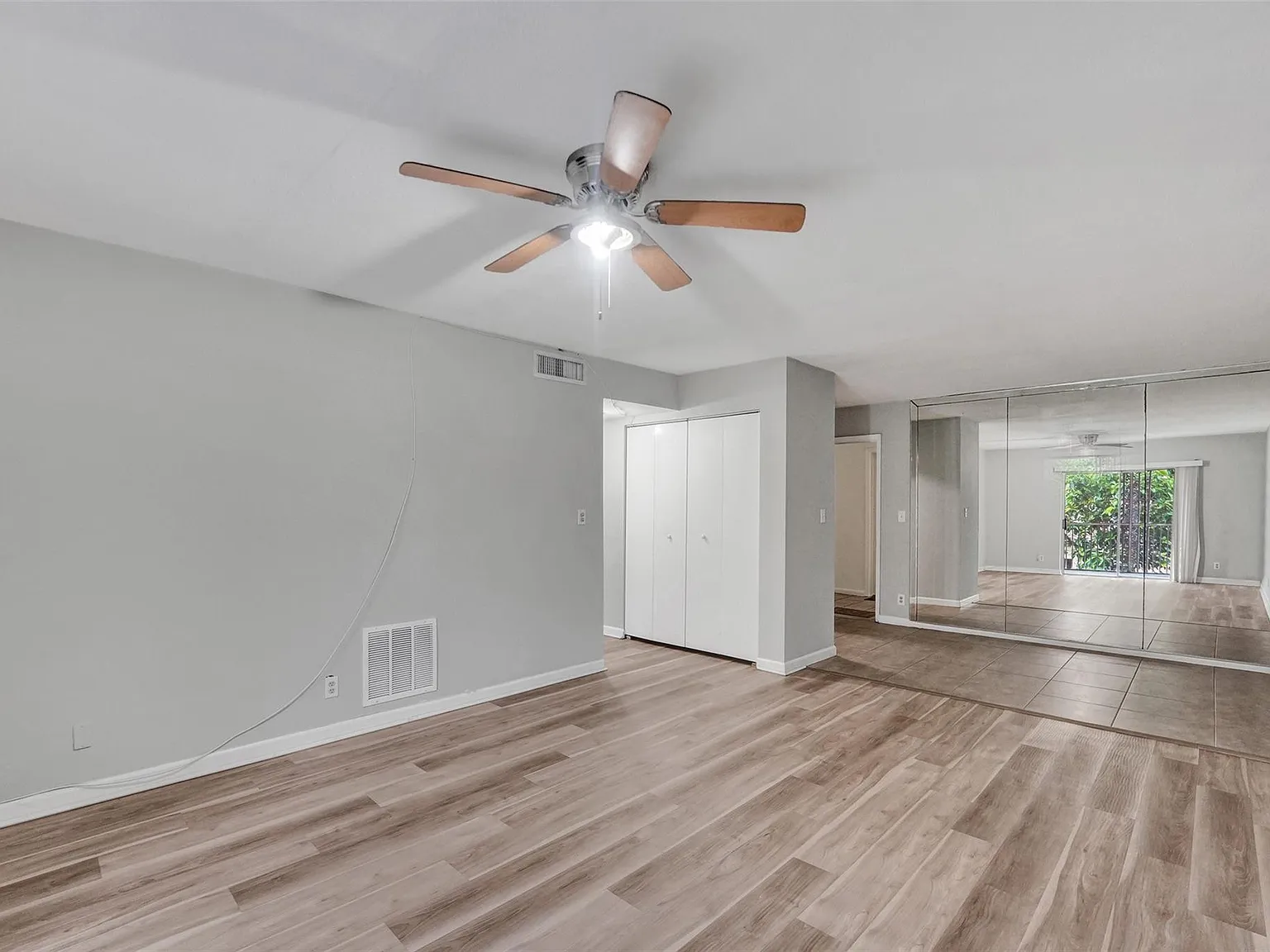 1 bed, 1.5 bath, 925 sqft, $1,695 — Photo 2