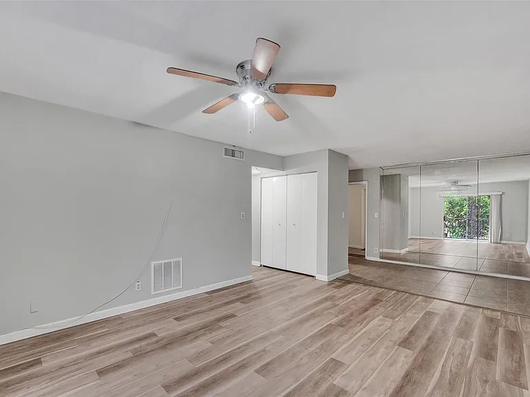 555 SE 8th St #252 — Photo 2